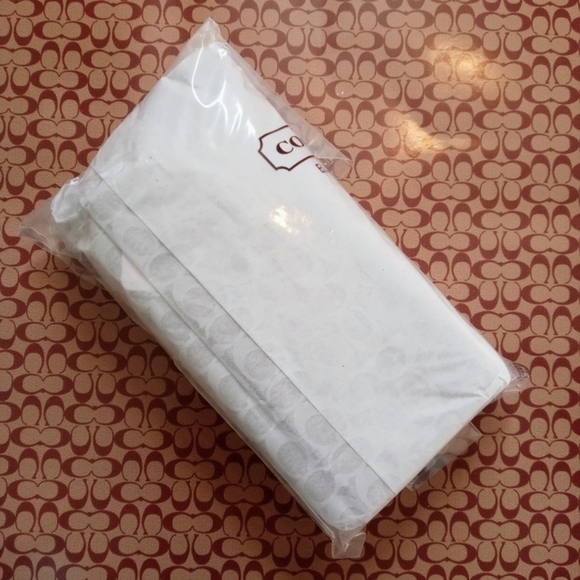 🐎Coach Mini Pouch🐎 - Picture 10 of 15